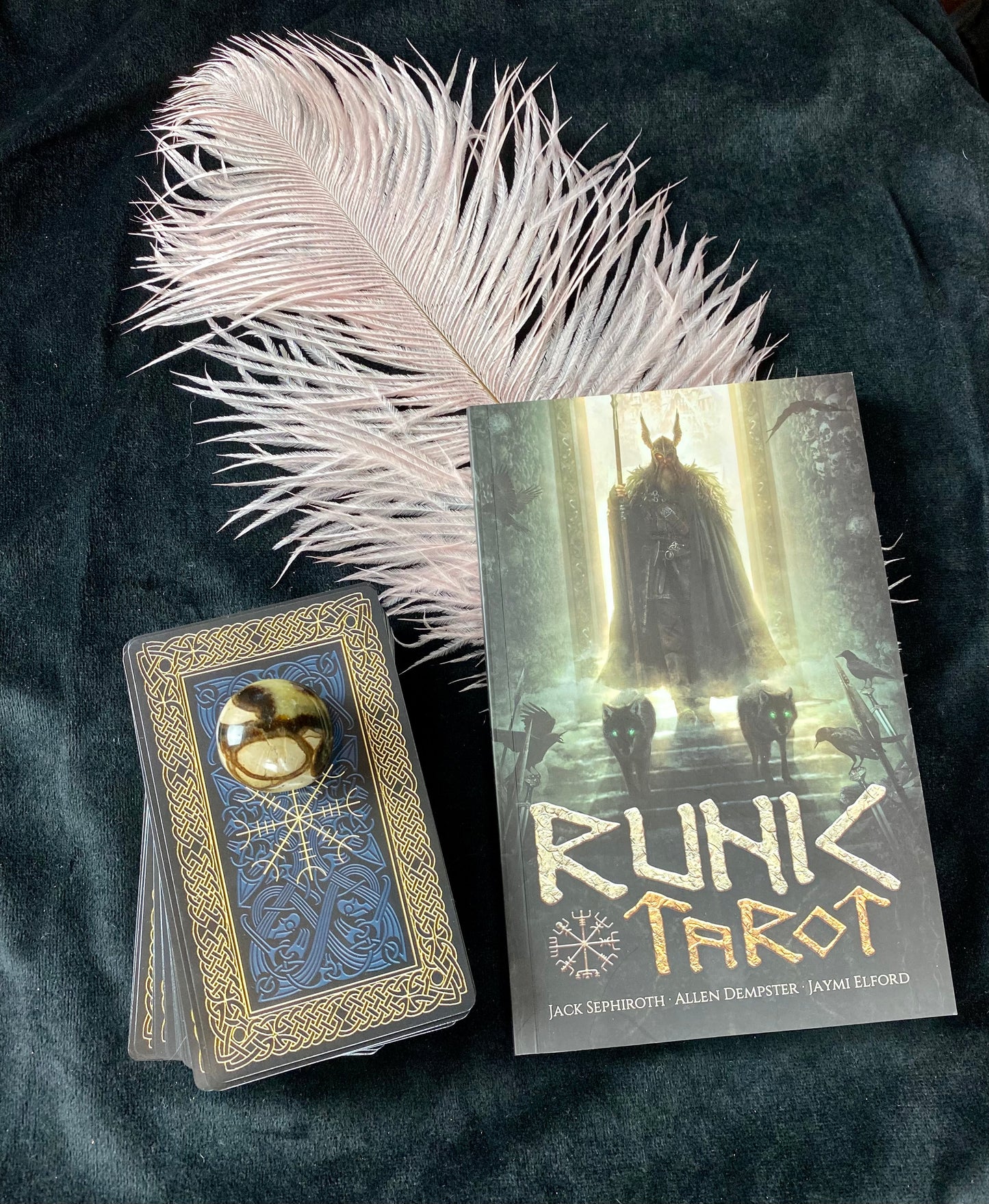 Runic Tarot stora boxen